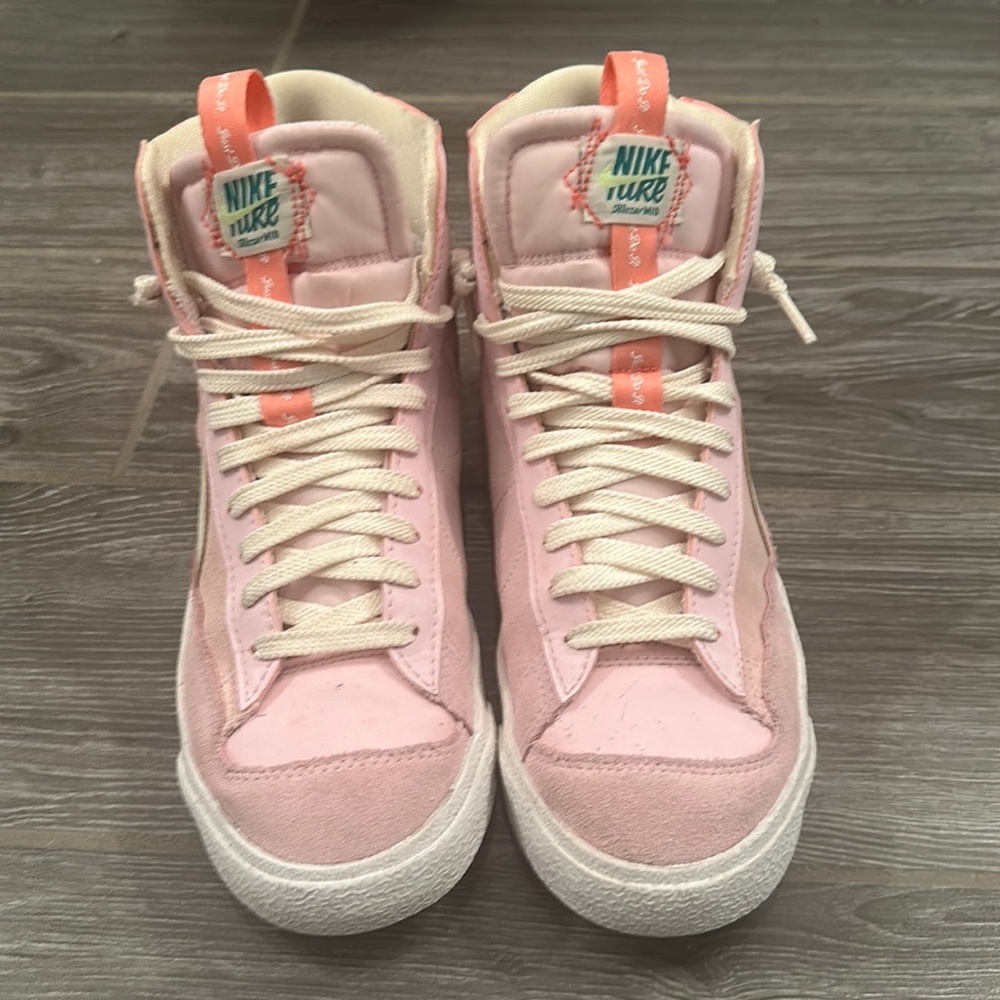 Big girl size 7 womens 8.5 pink Nike blazer high mid tops swoosh logo shoes HTF